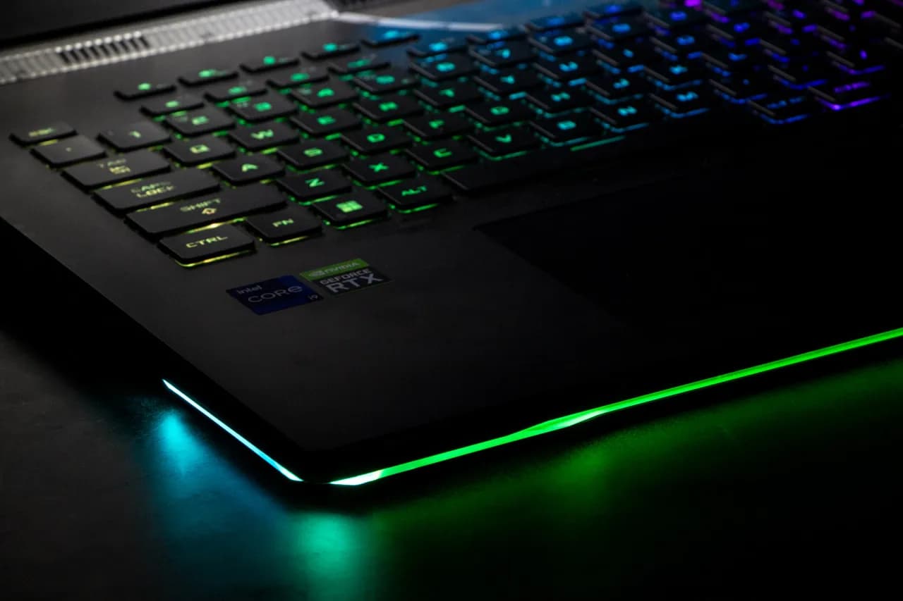 Jak wybrać laptop do gier? Kluczowe parametry i wskazówki