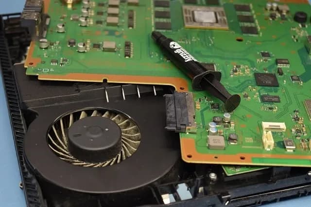 Co zrobić gdy PS4 przycina? 5 sprawdzonych sposobów na spowolnienie konsoli