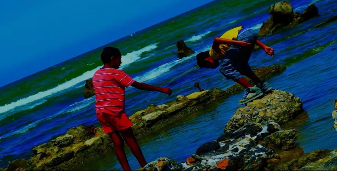 Don’t Move 1: Krytyczna analiza fabuły i postaci w emocjonującym thrillerze